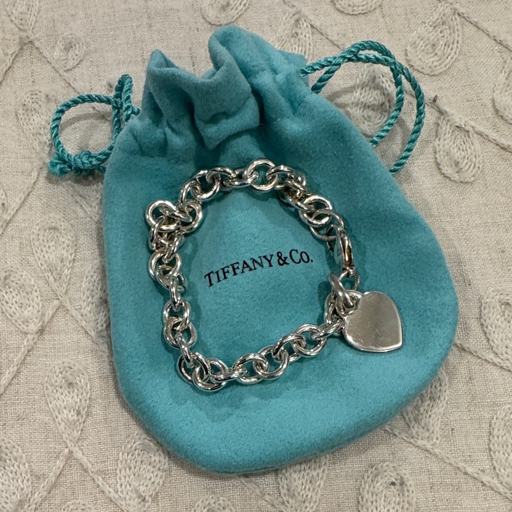 Tiffany & Co. Silver Heart Charm 7’ Bracelet with Blue Pouch
